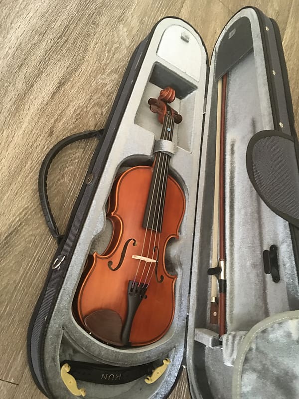 Yamaha V5 violin outfit size 1/4 handcrafted in 2009 in excellent condition  with case , bow & access