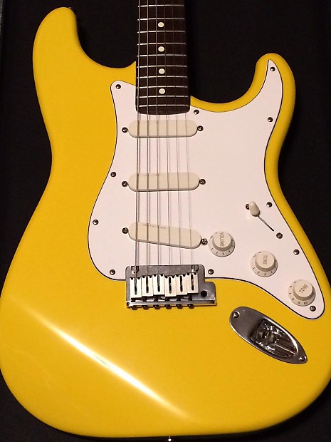 Fender strat plus graffiti clearance yellow