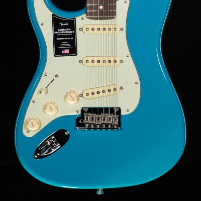 Fender American Professional II Stratocaster Rosewood Fingerboard Miami Blue Left-Hand (652) image 3