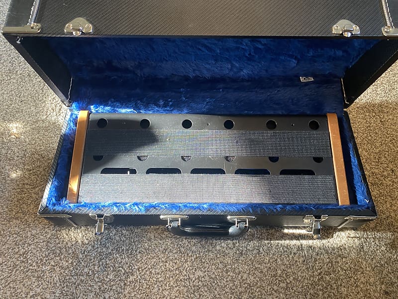 Emerson Pedal Board 18x7 power & audio modules & Hard shell Reverb