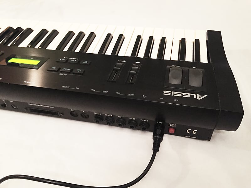 ALESIS QS6 64-Voice Synthesizer 61-Key Keyboard. Good ALESIS QS6 64-Voice Synthesizer 61-Key Keyboard. Good