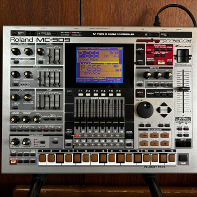 Roland MC-909 Groovebox | Reverb UK