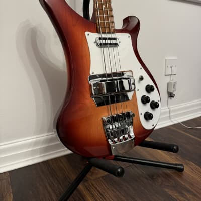 Rickenbacker 4001V63 (1984 - 2000)