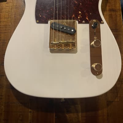 Fender Limited Edition Select Light Ash Telecaster White Fender Limited Edition Select Light Ash Telecaster White