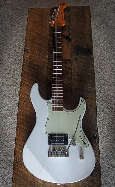 Yamaha Pacifica 510v Vintage White