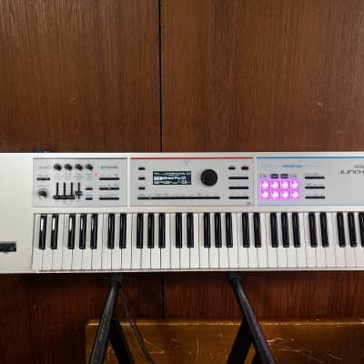 Roland JUNO-DS 61 61-key Synthesizer Special Edition White w/ gig bag  juno-ds61w