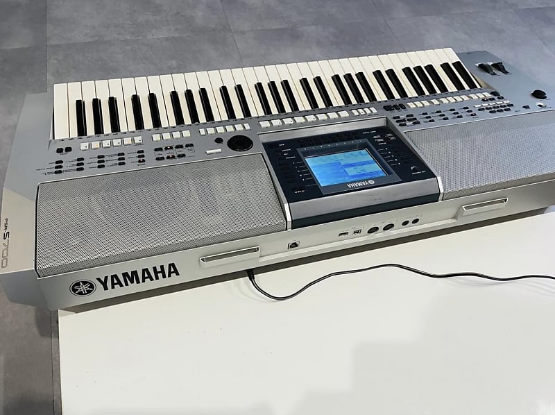 Yamaha PSR S700 keyboard Workstation | Reverb Canada