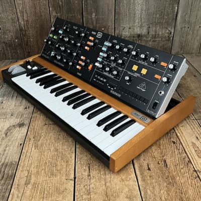 Behringer Poly D 4-Voice Polyphonic Synthesizer 2020 - Present - Black / Wood