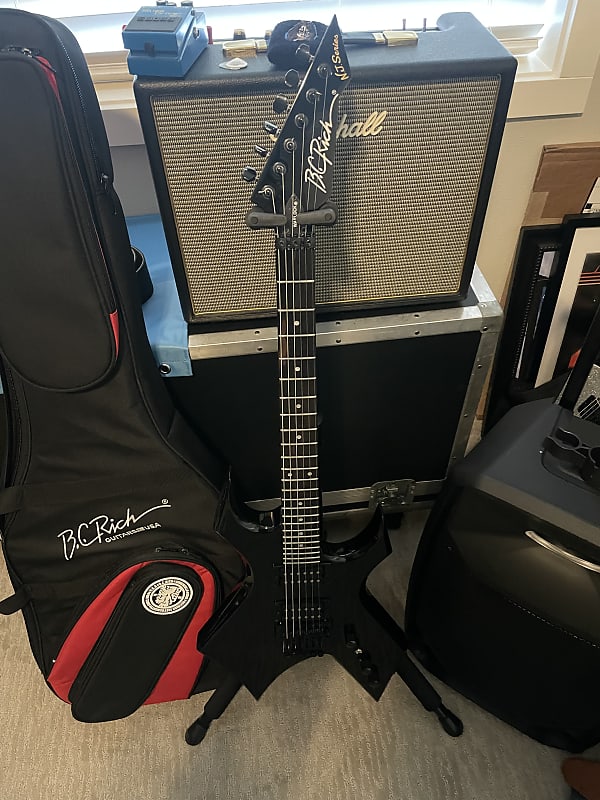 Eddie's Guitar Stranger Things Limited Edition NJ Warlock Custom Shop -  Liquid Black