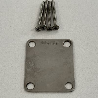 ギター fender mex roadworn 56`srelic neck plate Amazon.com: Fender Road Worn Electric Guitar Neck Plate with