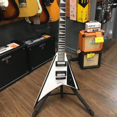 Jackson JS32T Rhoads Electric Guitar White with Black Bevels V