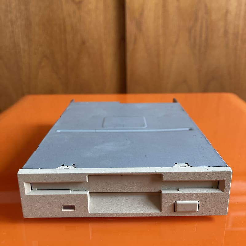 Akai MPC 2000 XL Floppy Drive Reverb