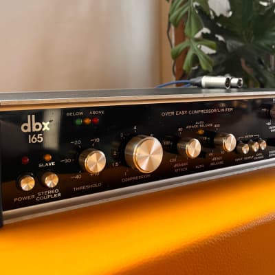 dbx 165 Over Easy Compressor / Limiter | Reverb