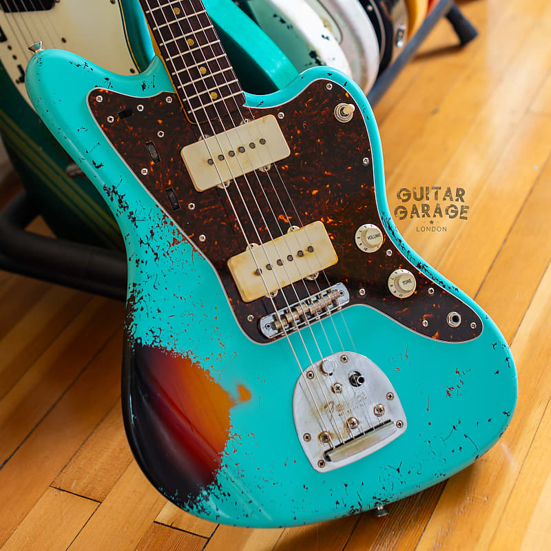 【青すぎる空】Fender 62 JazzMaster 青すぎる空様専用】Fender 62 JazzMaster - メルカリ