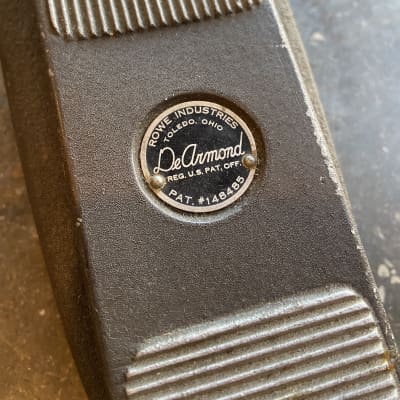 DeArmond Volume Pedal Circle Badge Pat. #148485 w/ attached cable image 3
