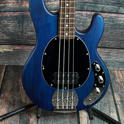 Sterling by Music Man StingRay Ray4 Bass Guitar in Trans Blue Satin :  : Musical Instruments, Stage & Studio