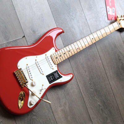 FENDER Player Stratocaster with Maple Fretboard, Fiesta Red, 3, 68 KG image 1