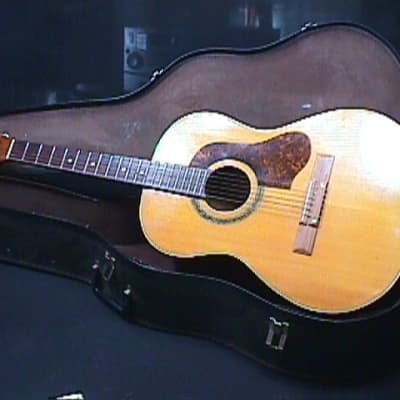 A Vintage Kingston Flat Top Guitar in a Chipboard Case & Ready to Play   8 G for sale