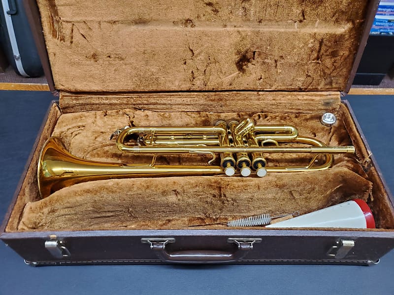 j*e様 トランペット CONN 1000B USA美品 Conn 1000B trumpet with case. USA. Good Condition | Reverb