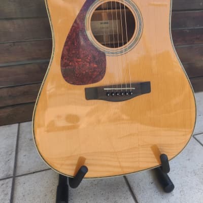 YAMAHA DW8 acoustic guitars