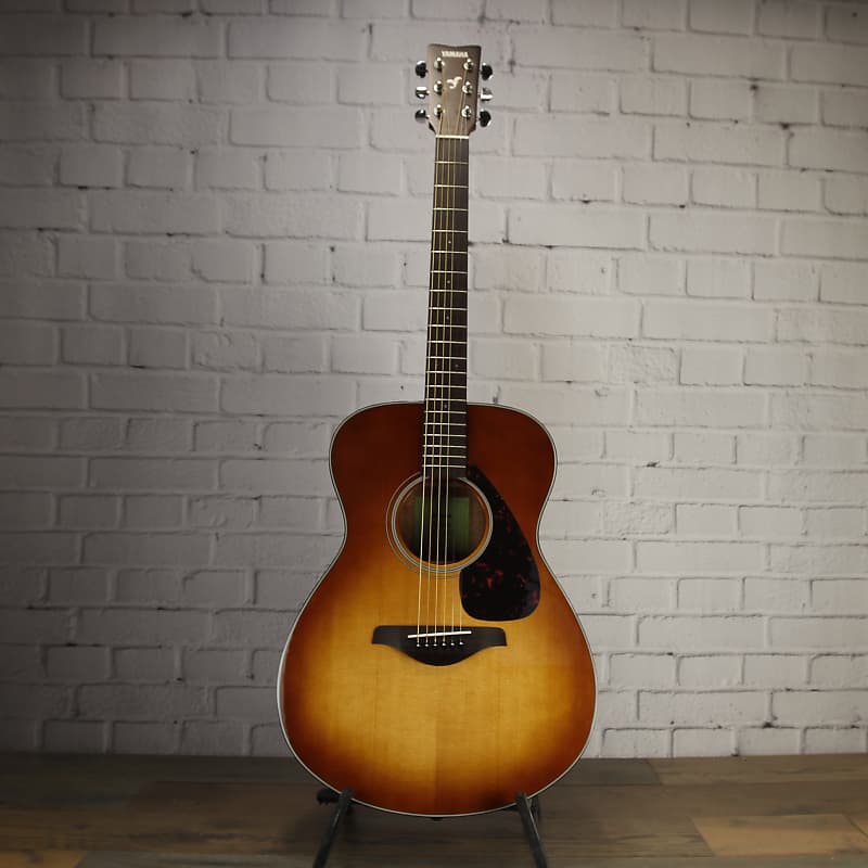 Yamaha FS800 Concert Solid Top Acoustic Guitar 2015 Sunburst Yamaha FS800 Concert Solid Top Acoustic Guitar 2015 Sunburst