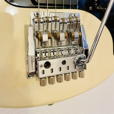 Washburn G-2V Superstrat Style Double Cut with Wonderbar Tremolo