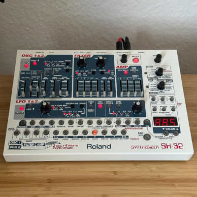 Roland SH-32 Desktop Synthesizer Module with original box
