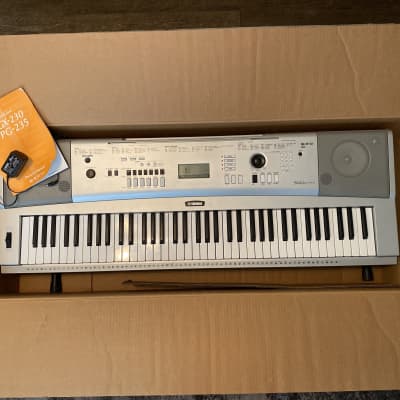 Yamaha Portable Grand Keyboard DGX-230/YPG235 *with stand*