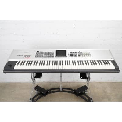 Roland Fantom X8 88-Key Keyboard Workstation Synthesizer w/ SKB Case #53299