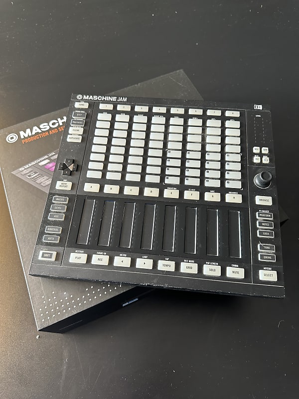 Native Instruments MASCHINE JAM Production & Sequencing Controller