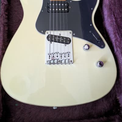 YAMAHA PAC 311MS electric guitars