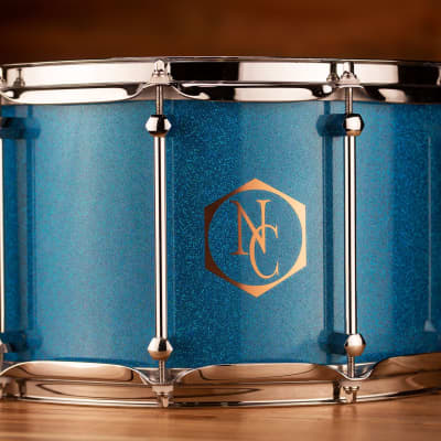 NOBLE & COOLEY 14 X 8 COPPER CLASSIC SNARE DRUM, CAIRO BLUE SPARKLE WITH COPPER REVEAL, CHROME HARDWARE image 5