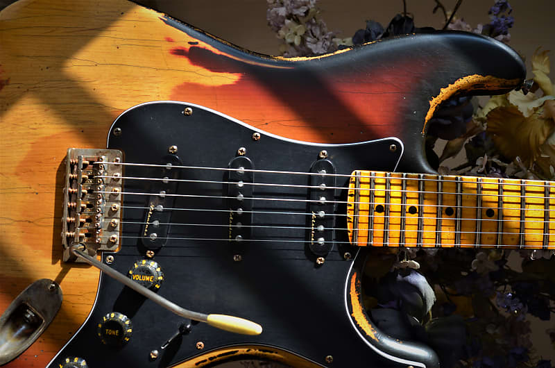 American Fender Stratocaster Sunburst Relic Noiseless Pickups image 1