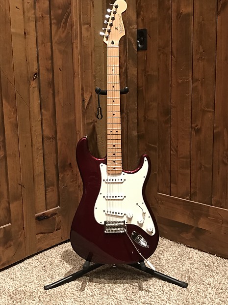 Maroon fender stratocaster deals