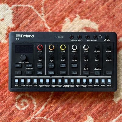 Roland T-8　BEAT MACHINE Amazon.com: Roland AIRA Compact T-8 Beat Ultra-Portable Bass
