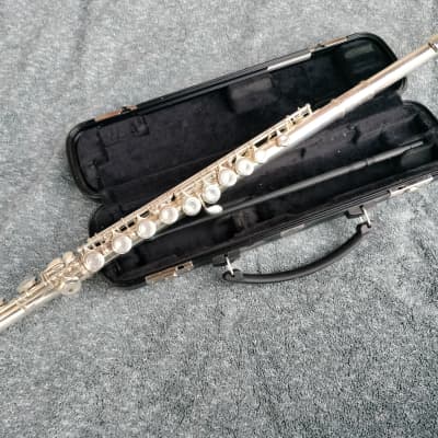 YAMAHA YFL-211SII Flute with Silver Made Headjoint Made in