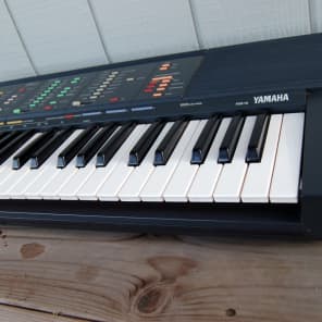Vintage Yamaha PSR 70 Electronic Keyboard *Midi *1985 *Great Sounds *Portable image 3