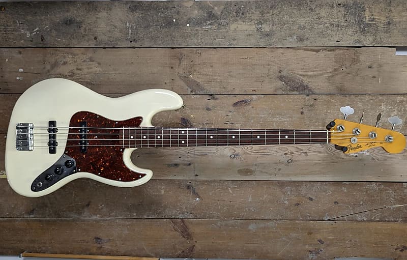 JVシリアル Squier Fender JV-Series Jazz Bass 1982 Squier/Fender JV 62 Jazz Bass, Sunburst – Andy Baxter