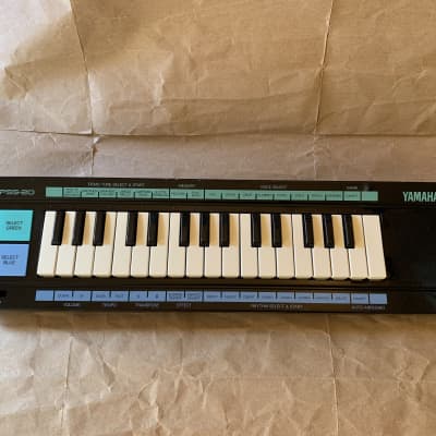 Yamaha  PortaSound PSS-20 80s rare mini keyboard synth in black VGC