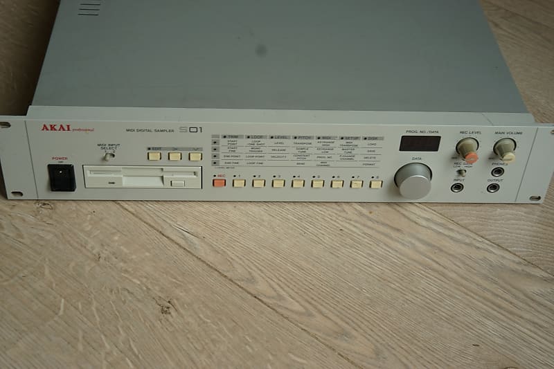 Akai S01 MIDI Digital Sampler 1993 - White