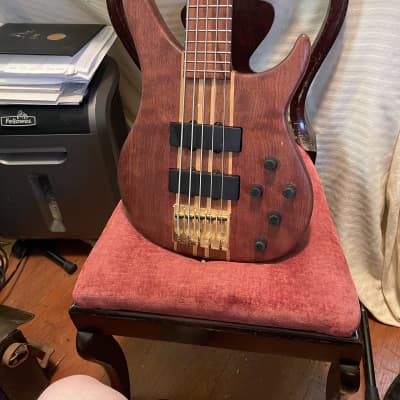 peavey  cirrus 5 string bass guitar walnut image 17