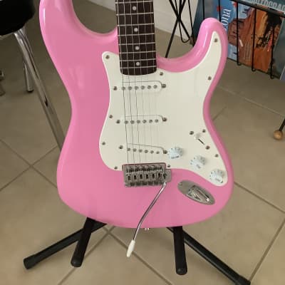 2016 Squier by Fender Bullet Strato / Pink