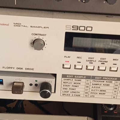 Akai S900 MIDI Digital Sampler 1986 with Gotek