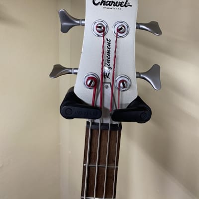 Charvel Refinement エレキベース シルバー フラットワウンド弦