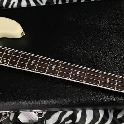 UNPLAYED ! 2023 American Vintage II 1966 Jazz Bass - Olympic White - Authorized Dealer - SAVE BIG! Only 9.1lbs image 5
