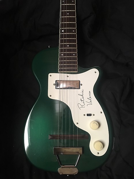 H44 guitar store