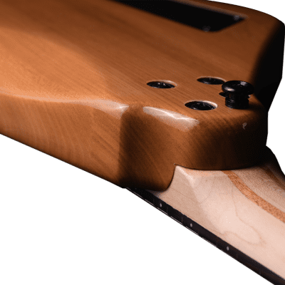 BootLegger Guitar Spade Gibson Scale 24.75 Headless Guitar With Case 2022 Honey Clear image 6