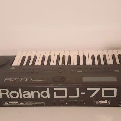 Roland DJ-70 Keyboard Sampler Synthesizer 1992