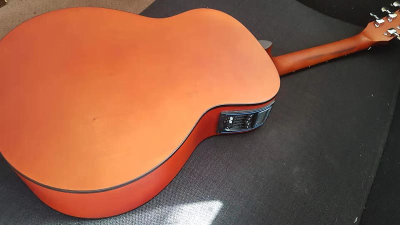 41-inch Thinline Cutaway Acoustic-Electric Guitar with 10 Watt Amp