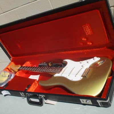Fender Custom Shop 50th Anniversary 65 Stratocaster in Gold Metallic Relic 2004 image 3
